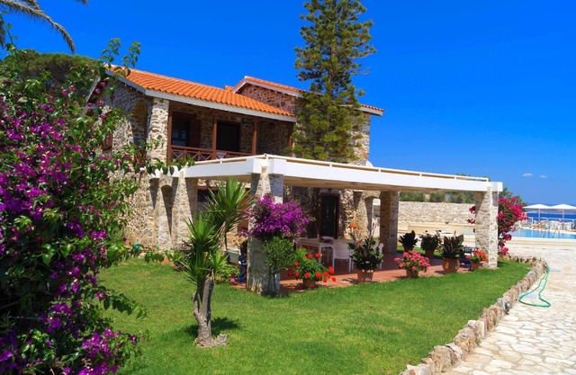Seaside villa with private swimming pool and fabulous view to the Aegean sea