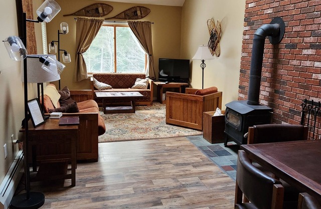 Season's Penthouse - Great Location, Family-Friendly!