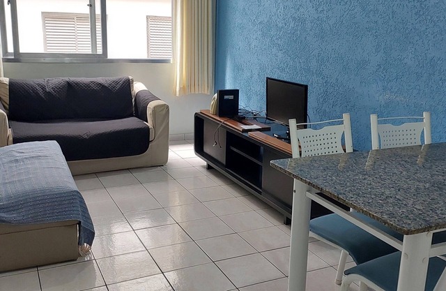 SEASONAL APARTMENT IN GUARUJÁ ENSEADA - 10 MINUTES WALK FROM THE SEA - 2 BEDROOMS/GARAGE/WI FI!