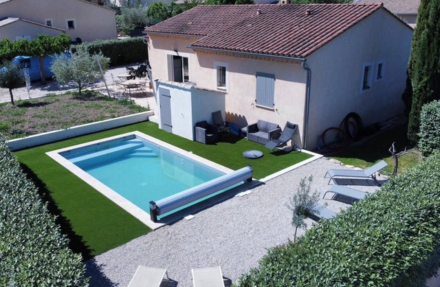 Seasonal rental house with swimming pool "Les oliviers des montées