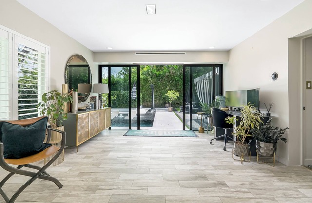 Seasonal Private Oasis in Beautiful Neighborhood w/Private Pool