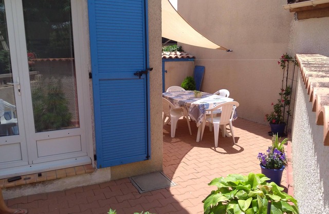 Seasonal rental Villa 4 pers a common swimming pool and 5 minutes from the sea.