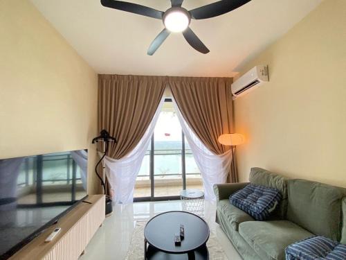 Seaview 2B1R 4 pax Condo Forest City 1G-2908