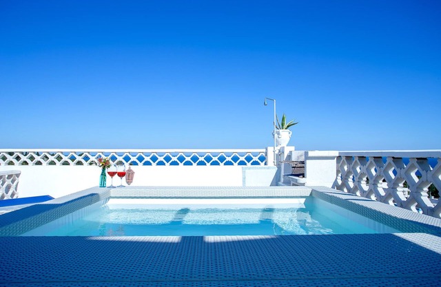 Seaview apartment with beautiful terrace with BBQ deck rocking