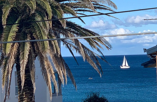 Seaview apartment directly across from the beach