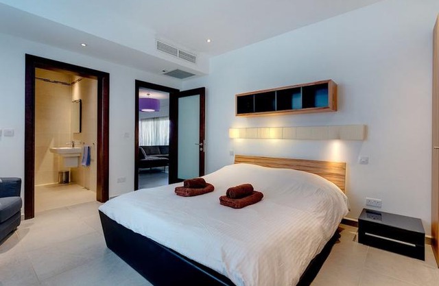 Seaview Apartment In Fort Cambridge, Sliema