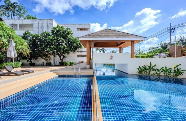 Seaview Condo with Large Pool (BAP1)