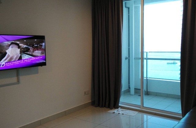 Seaview Condo with Car Park