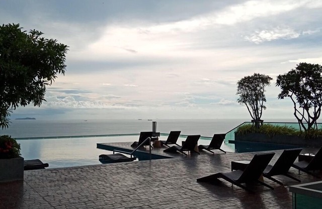 Seaview room in Wongamat beach ,Pattaya. 1-2 minutes walk to the beach.
