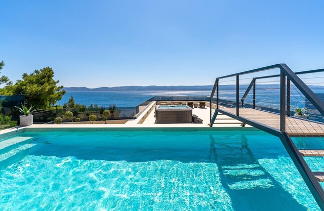 Seaview Villa Blue Lagoon with private heated pool, 2 jacuzzies, sauna, media room, 6 bedrooms, beach 70m