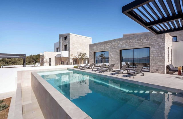 Seaview Villas I Modern Designs and two swimming pools