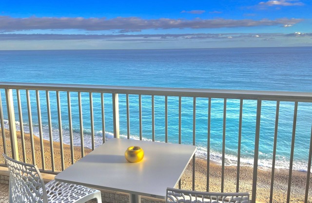 "SEAVIEWS BY JENNI MENTON " LA SUITE " Superb brand new apartment on the seafront