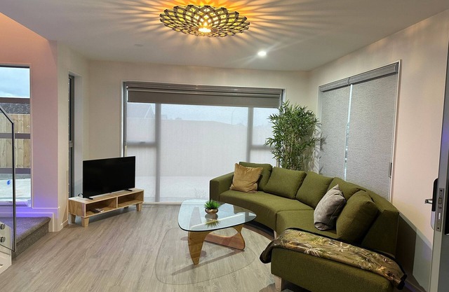 Seaviews central with Airport Proximity"