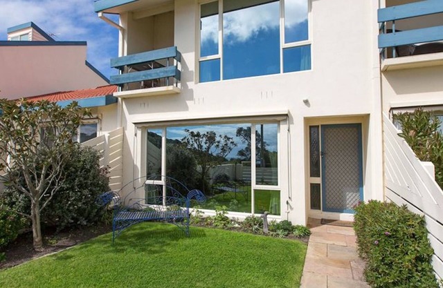 SEAVIEWS MORNINGTON.
