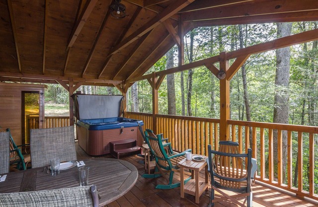 Secluded 2 Bed, Hot Tub, Pool Table, Fire Pit. Enjoy a Fall Getaway!