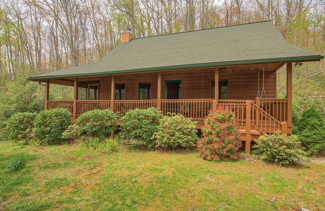 Secluded 2 BR 2 BA Cabin,Glamorous Views,Hot Tub, Firepit, WIFI