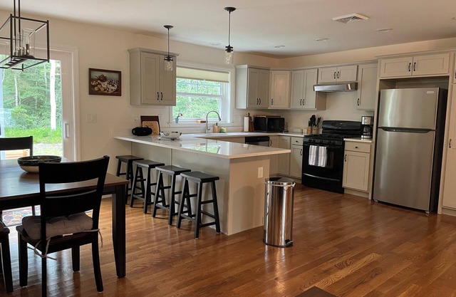 Secluded-3 bedroom spacious house in coastal Rhode Island
