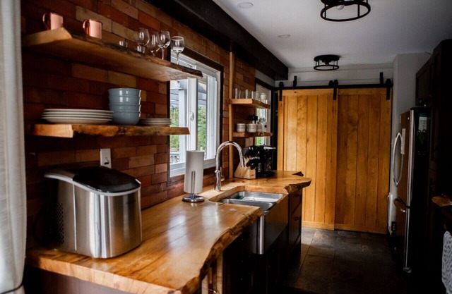 Secluded 3BR Cabin w/Hot Tub and Firepit