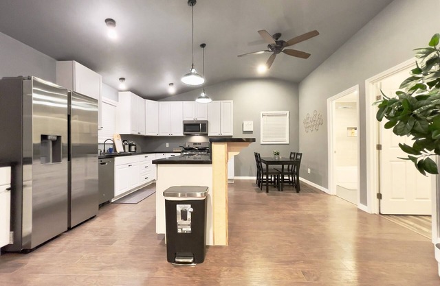 Secluded 3BR Farm House Oasis in Quartz Hill