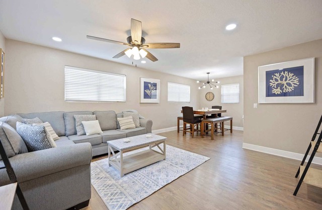 Secluded 4bed/2ba Bungalow with Amazing Outdoor Space!