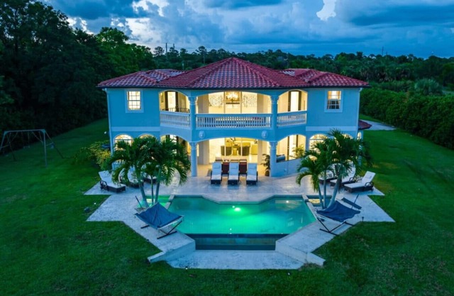 Secluded 5000 SF Mansion Waterfront|Game Room|Pool