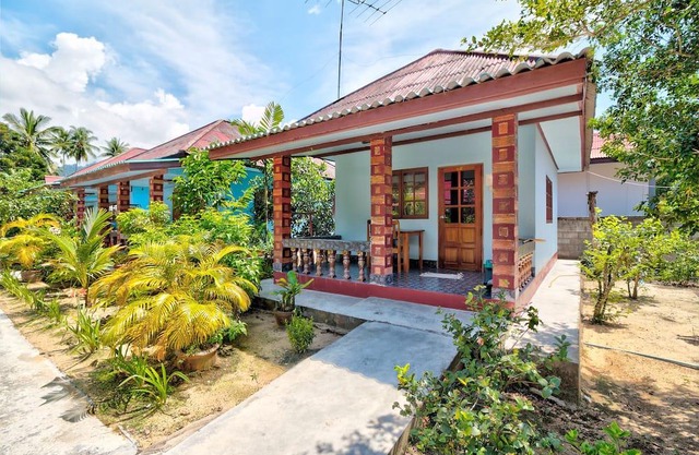 Secluded Beach Bungalow w/ WiFi & Kitchen -Standard A