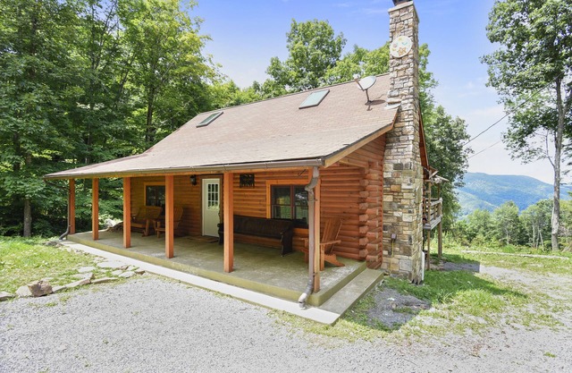 Secluded Cabin, Comfortable Lux, Valley View ~ Canaan Valley & Seneca