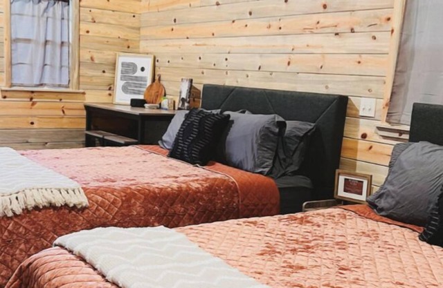 Secluded Cabin in the Woods-2/Queen Beds