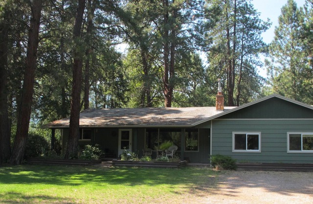 Secluded Clark Fork Riverhouse