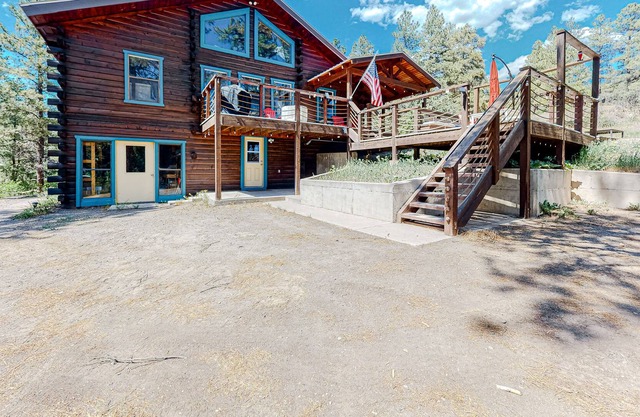 Secluded, dog-friendly home with private hot tub, deck, games, grill & firepit