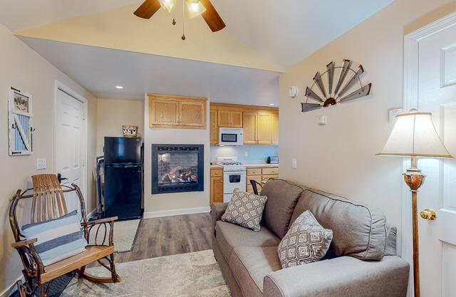 Secluded, dog-friendly cabin with hot tub, mountain view, fireplace & deck
