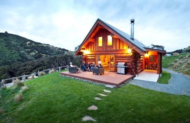 Secluded Eco-friendly Log Cabin with Steaming Outdoor Baths