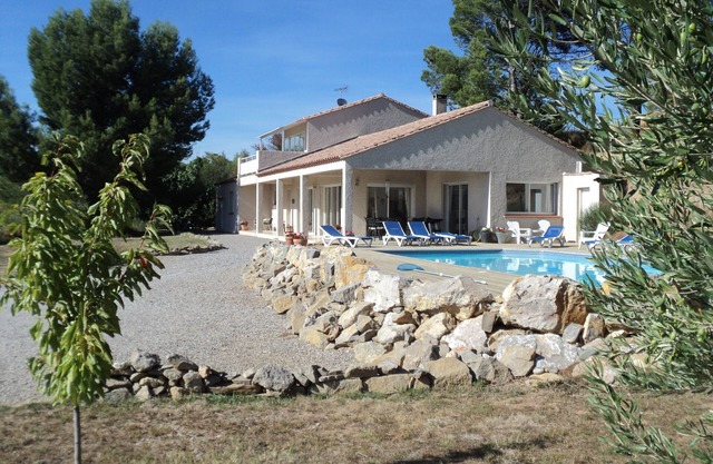 Secluded, Exclusive spacious villa with private heated pool, full air-con, Wi-Fi