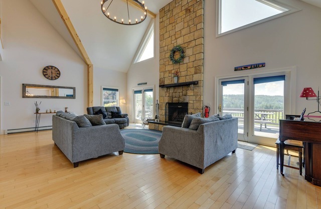 Secluded Family Getaway Near Stowe: Deck & Hot Tub