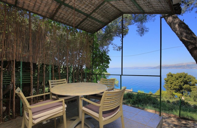 Secluded fisherman's cottage Cove Dučac, Brač (K-24291)