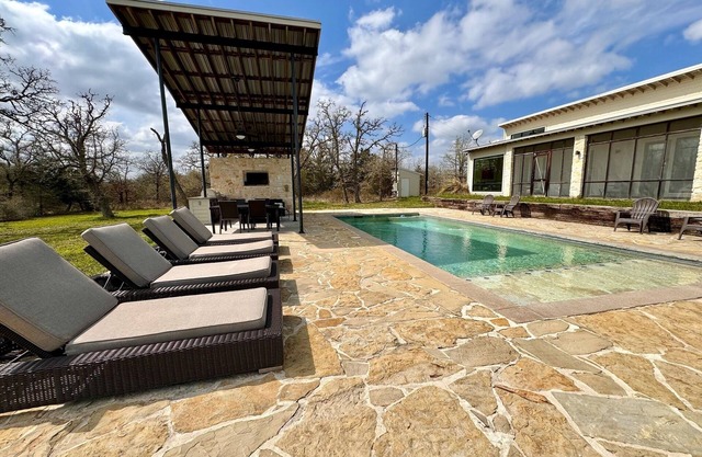 Secluded Group Stay Only 6 Miles to Round Top | Modern Country Retreat