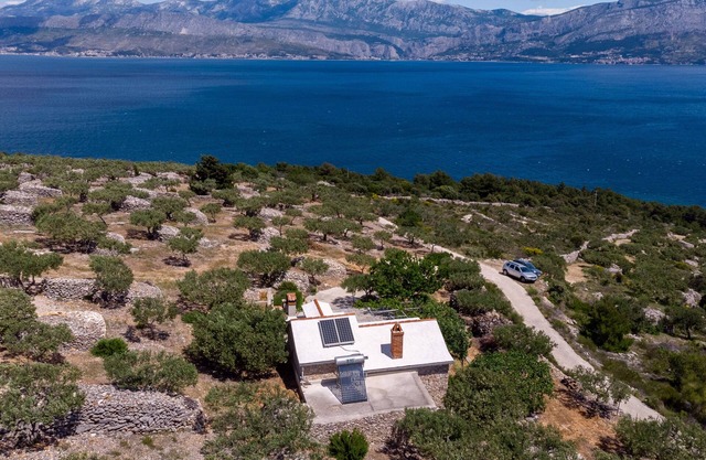 Secluded holiday house Cove Vela Lozna, Brač (K-16179)