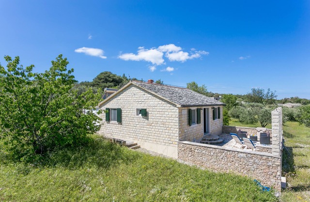 Secluded house with a parking space Supetar, Brač (K-17330)