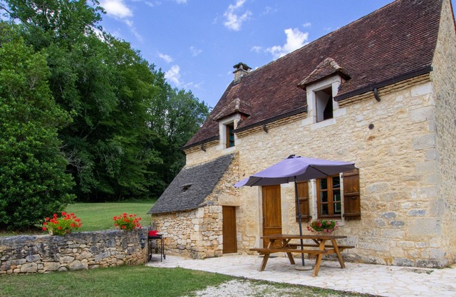 Secluded House with Terrace, Close to Sarlat, Pool Access, Pet-Friendly, Baby Gear Included