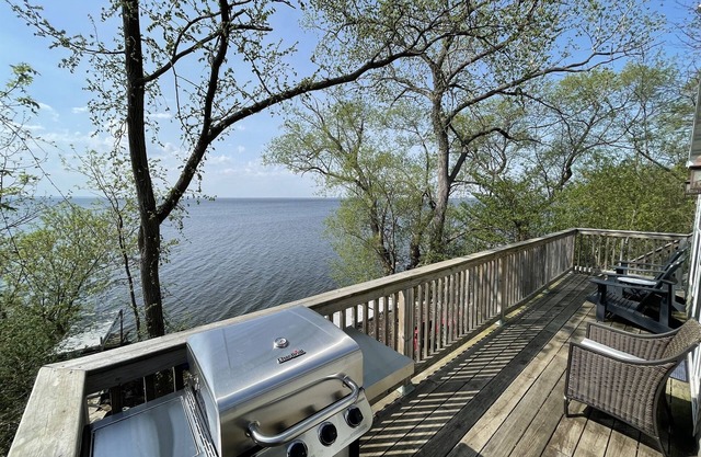 Secluded Lake House Retreat – Book Now!