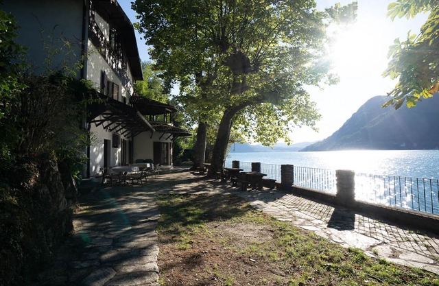 Secluded Lake front Cottage w/ BOAT