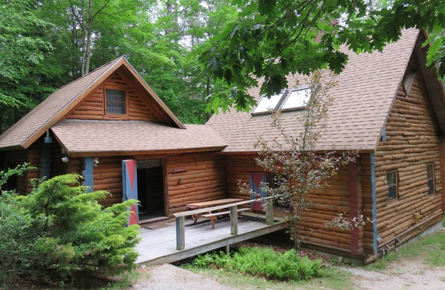 Secluded, Lakeside Log Cabin on Squam Lake with private dock