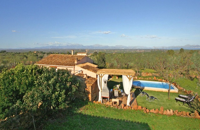 Secluded location, fantastic views, pool, family-friendly, natural surroundings