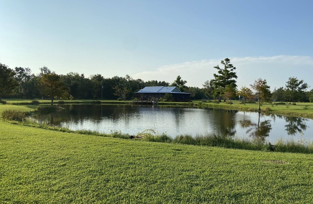 Secluded Lodge, Stocked Pond, Huge Ice Maker, Green Egg & Minutes From Launch