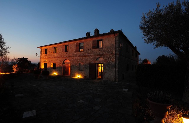 Secluded luxury villa in spectacular Sienese countryside