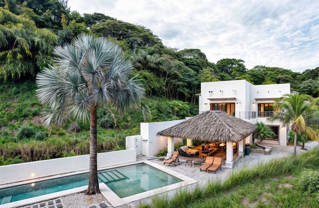 Secluded Luxury Hilltop Villa In Monkey Jungle - Gated Community - Tamarindon
