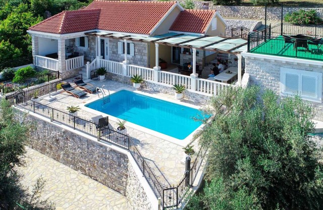 Secluded luxury Villa with sea view and pool