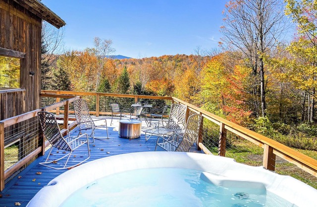 Secluded Mountain Getaway with Hot tub and Views!