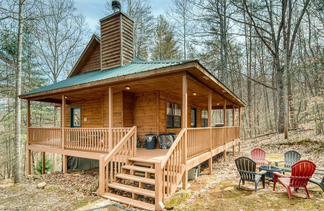 Secluded Mountain Retreat + BBQ, Firepit, Rec Room