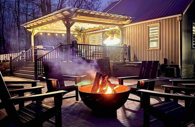 Secluded Retreat, Hot Tub, Fire Pit, Wildlife Views, Near New Buffalo Beach!